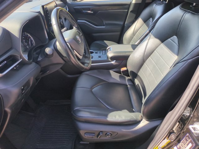 Used 2022 Toyota Highlander XLE FWD image 15