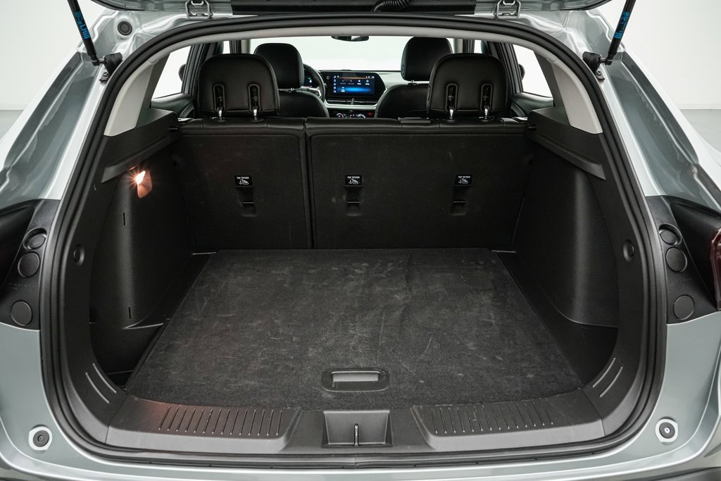 Used 2025 Chevrolet Trax LT w/ LT Convenience Package image 19