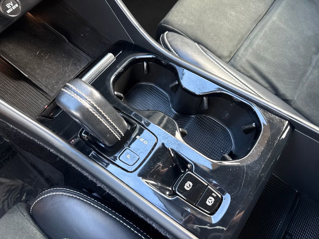 Used 2020 Volvo XC40 T5 R-Design image 23