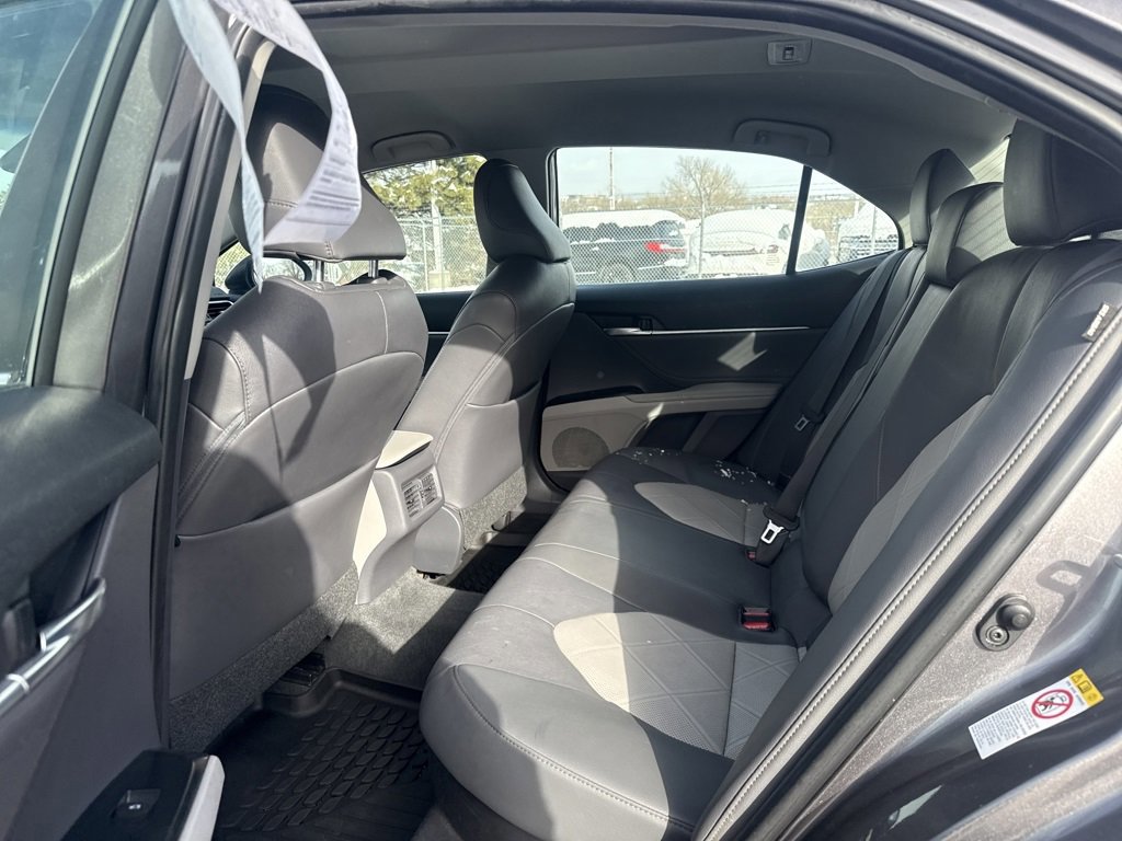 Used 2018 Toyota Camry XLE image 16