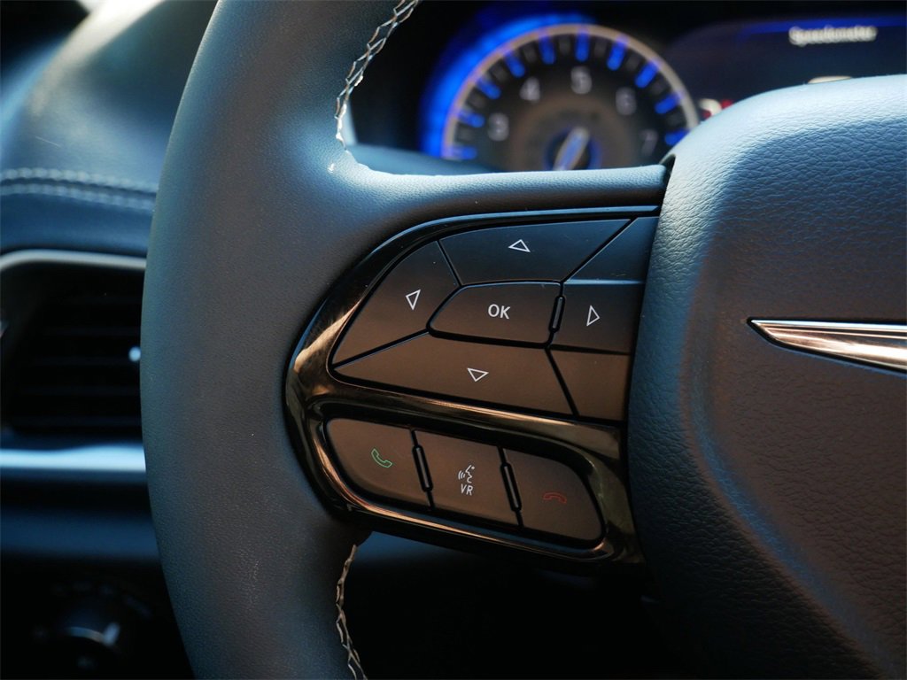 Used 2024 Chrysler Pacifica Limited w/ Uconnect Theater Family Group image 19