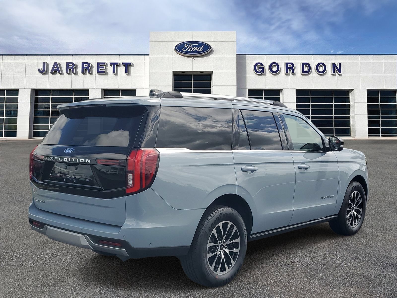 Certified 2025 Ford Expedition Platinum AWD/4WD image 4
