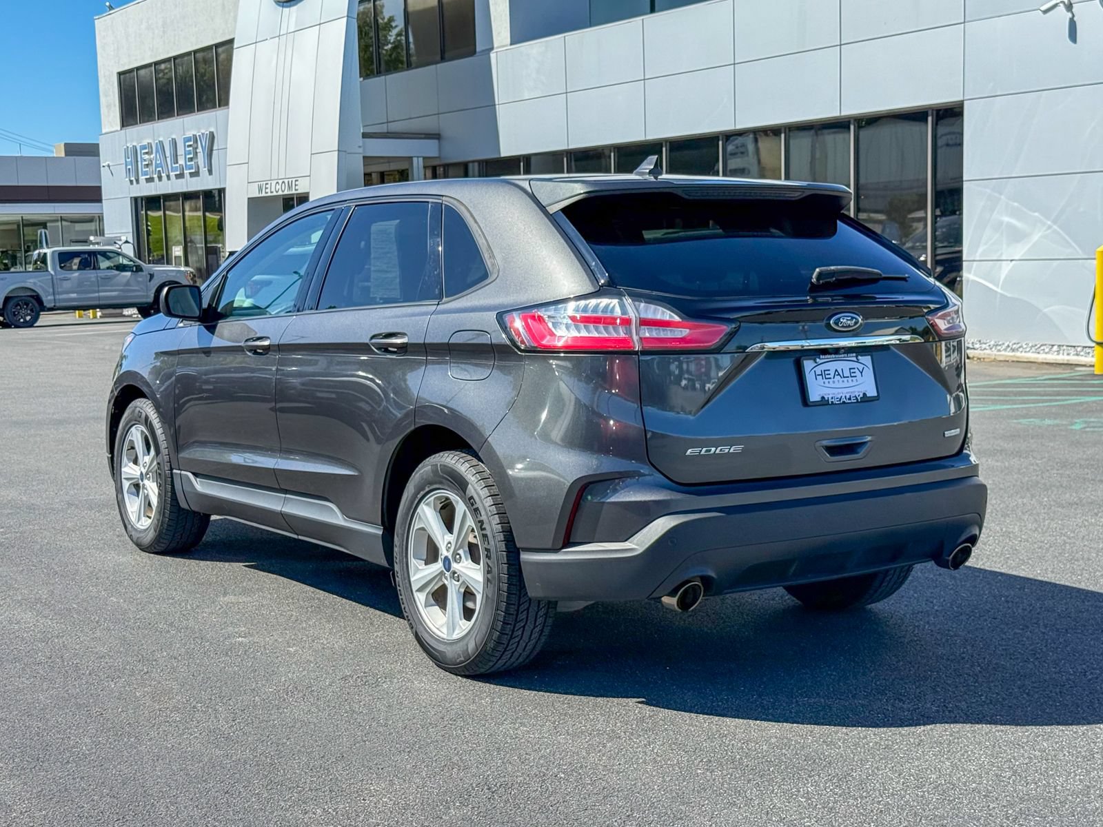 Certified 2020 Ford Edge SE FWD image 3