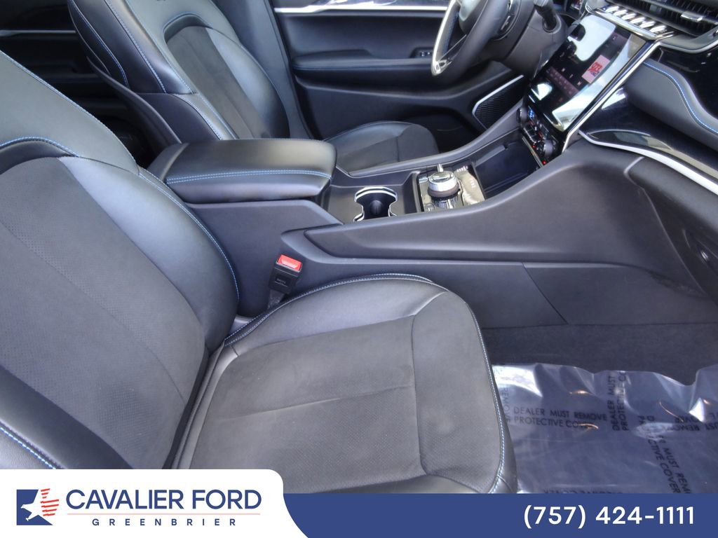 Used 2024 Jeep Grand Cherokee Trailhawk w/ Advanced Protech Group II AWD/4WD image 18