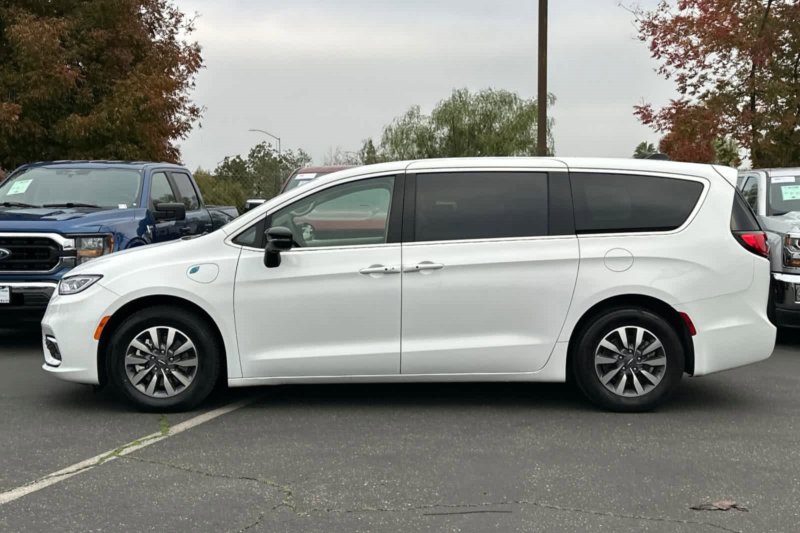 Used 2024 Chrysler Pacifica Select image 6