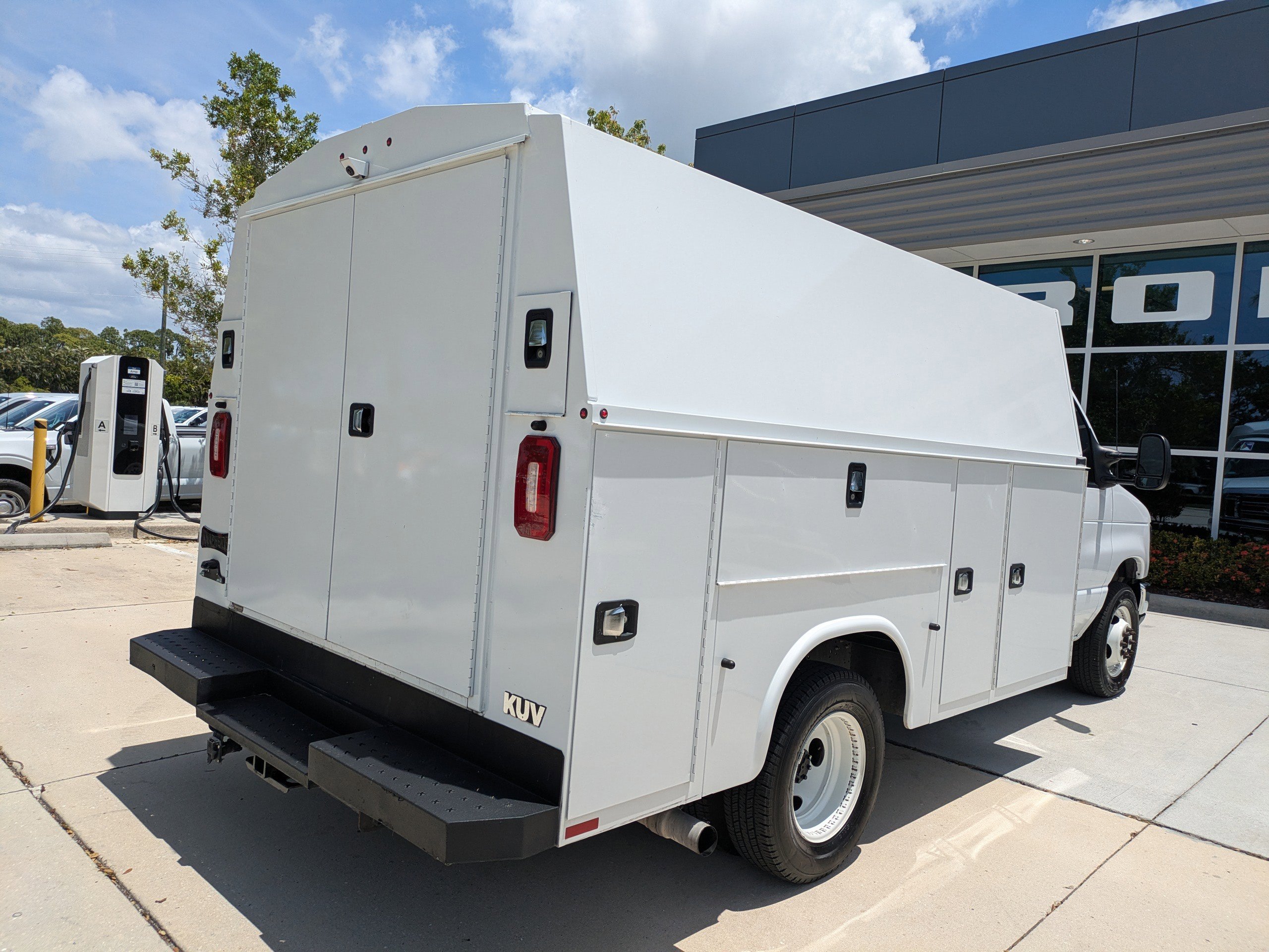 Certified 2025 Ford E-350 and Econoline 350 Super Duty w/ Power Equipment Group RWD image 4