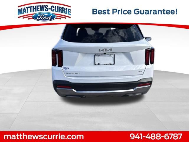 Used 2024 Kia Sorento S image 3