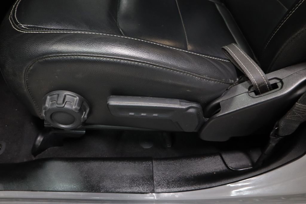 Used 2023 Jeep Wrangler Unlimited Sahara AWD/4WD image 24