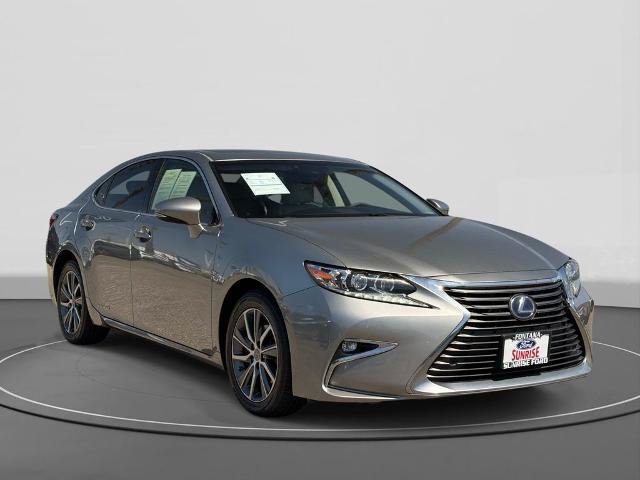 Used 2018 Lexus ES 300h w/ Luxury Package FWD image 4