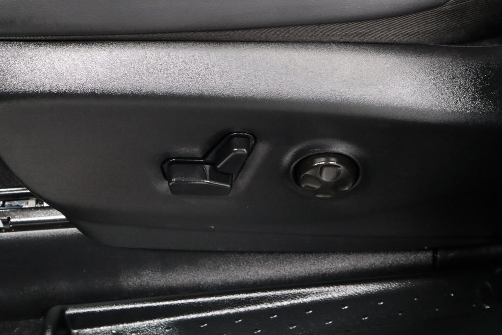 Used 2025 Chrysler Pacifica Select FWD image 23