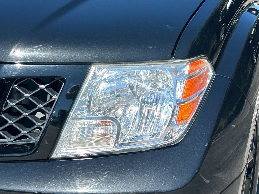 Used 2020 Nissan Frontier SV w/ Midnight Edition Floor Mats RWD image 11