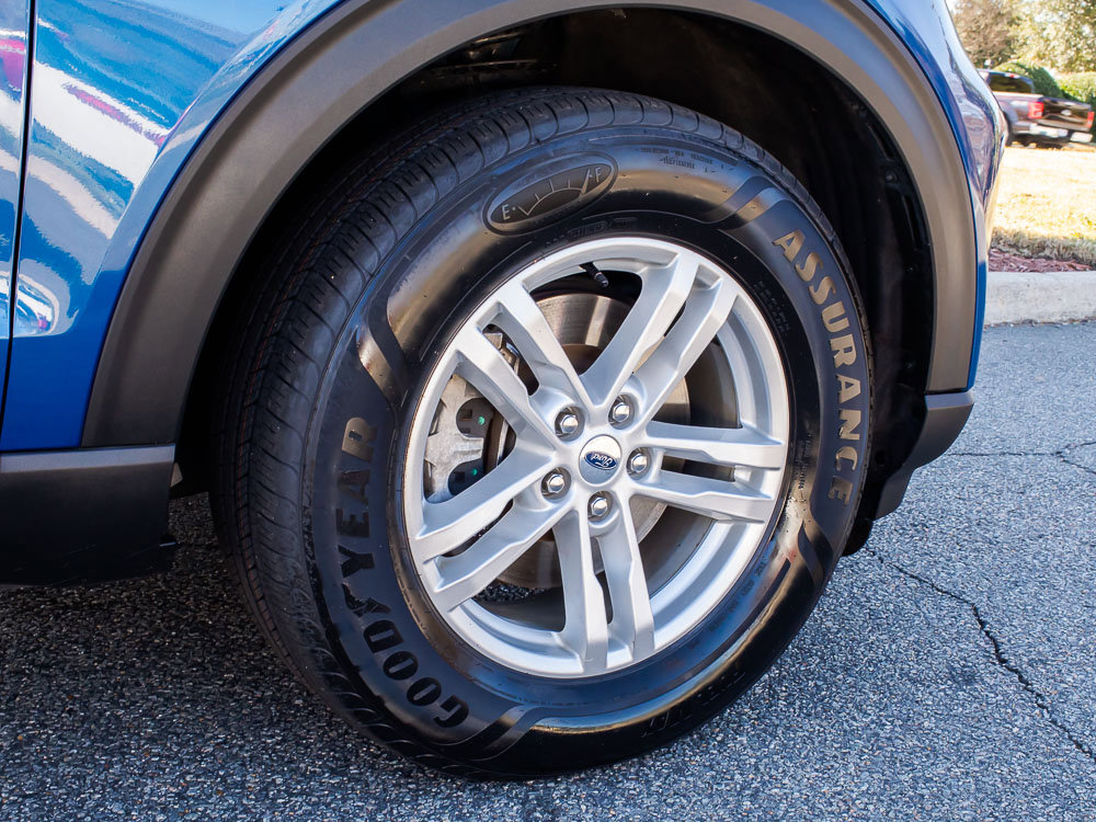 Certified 2022 Ford Explorer XLT w/ Equipment Group 202A image 8