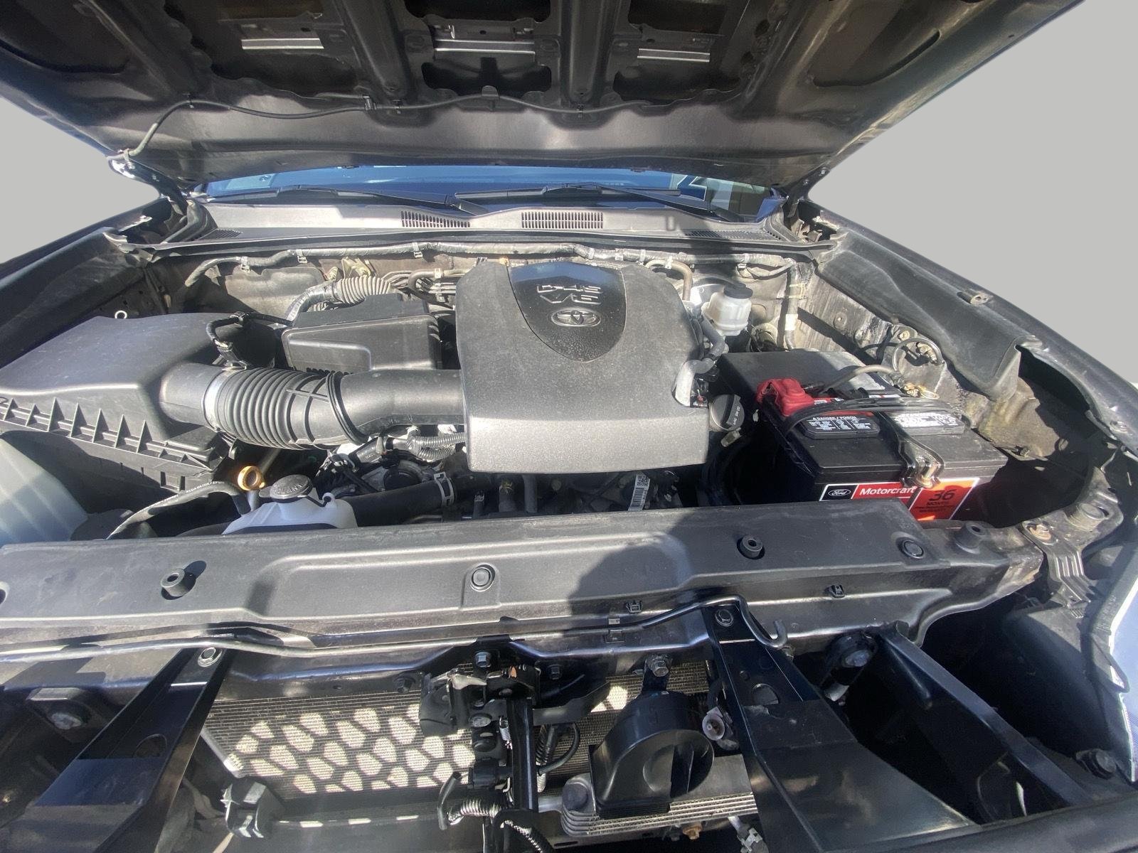 Used 2019 Toyota Tacoma SR5 AWD/4WD image 16