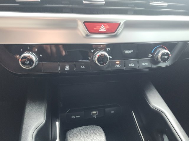 Used 2020 Kia Telluride LX AWD/4WD image 20