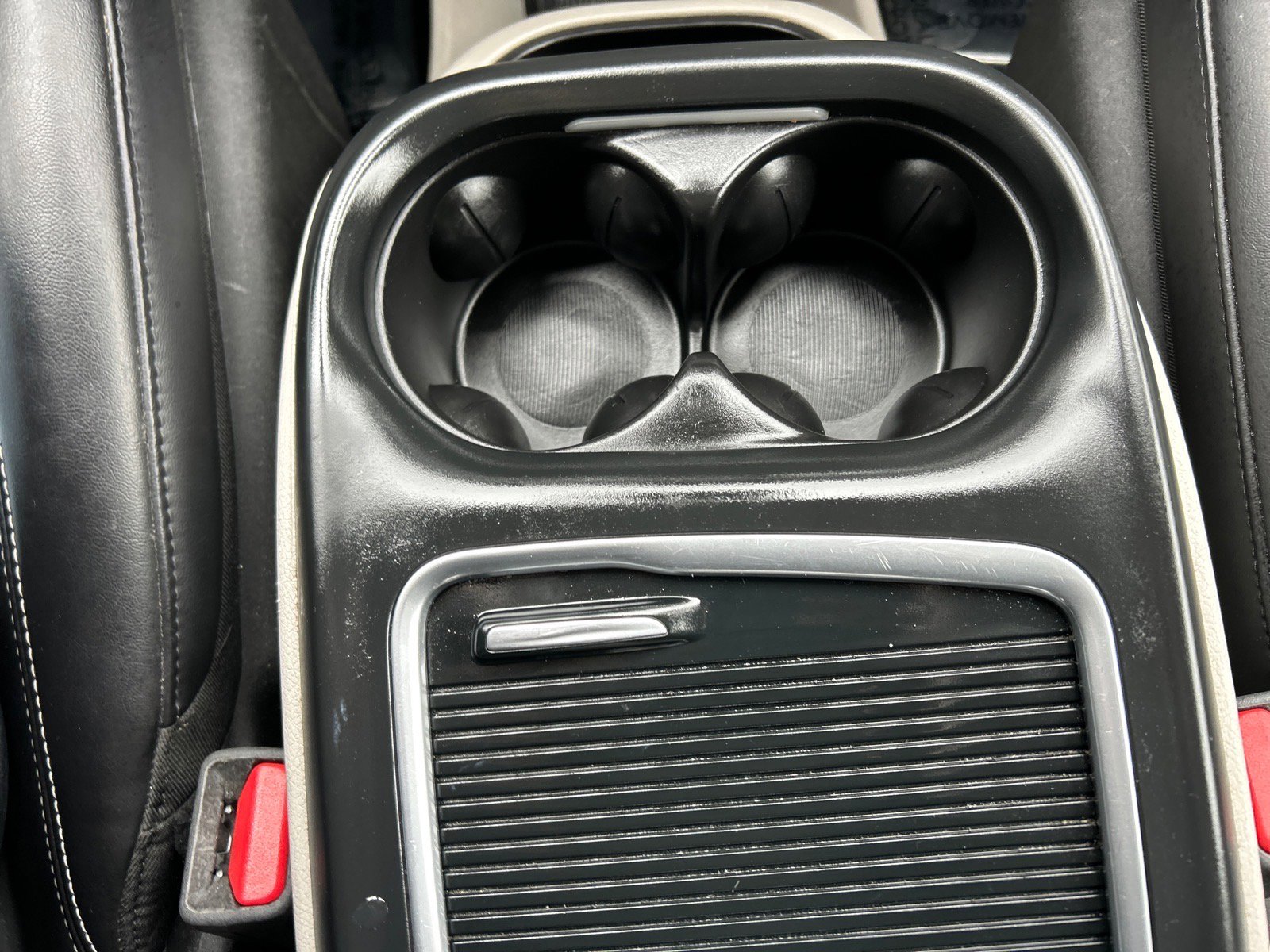 Used 2023 Chrysler Pacifica Touring-L image 32