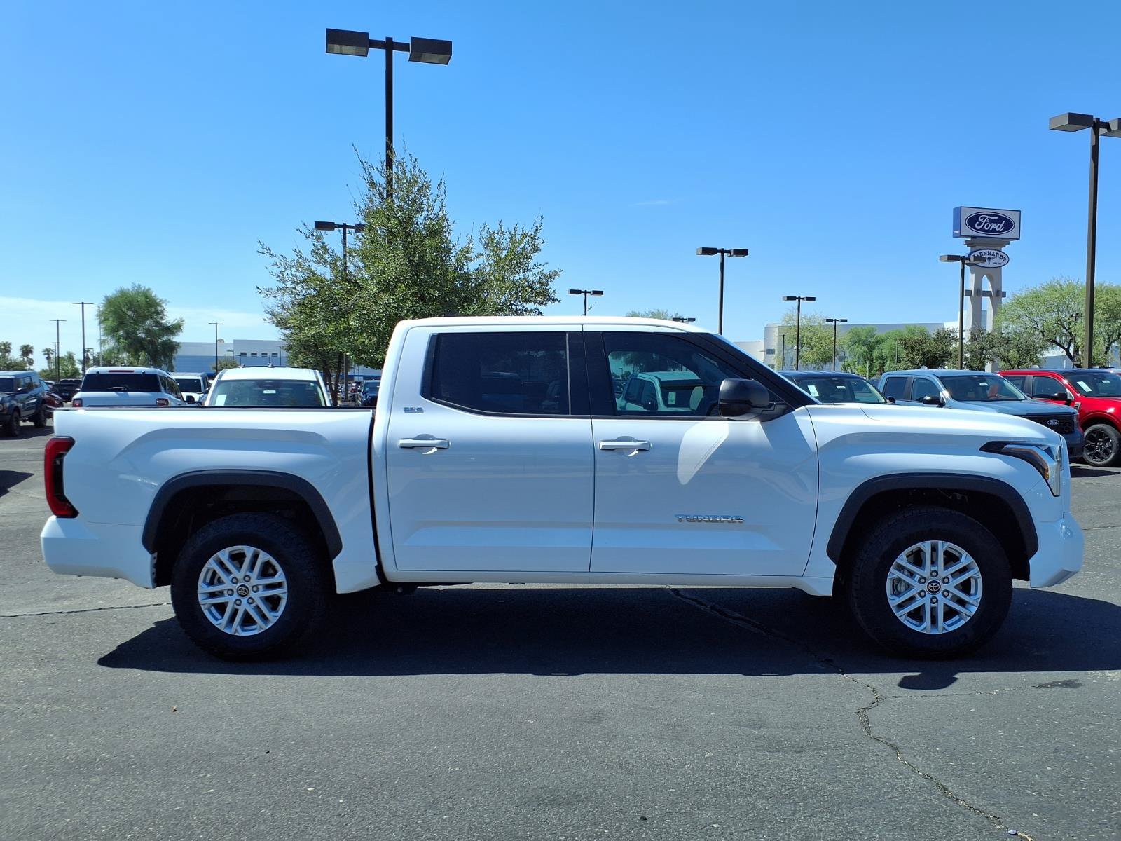 Used 2022 Toyota Tundra SR5 w/ SR5 Premium Package RWD image 7