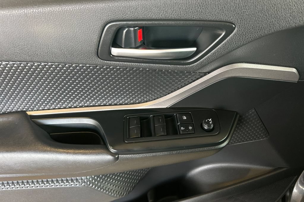 Used 2021 Toyota C-HR LE FWD image 14