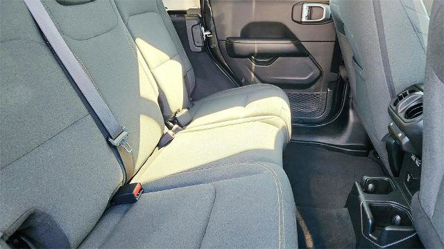 Used 2025 Jeep Wrangler Unlimited Sahara image 32