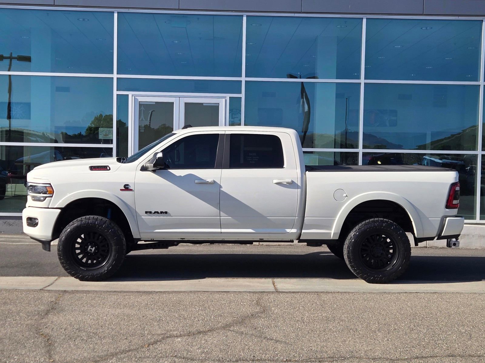 Used 2022 RAM 2500 Laramie w/ Night Edition AWD/4WD image 7