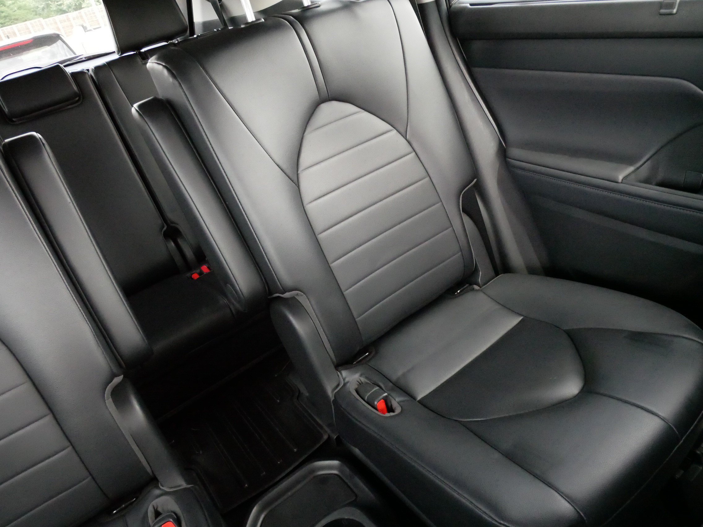 Used 2023 Toyota Highlander XLE AWD/4WD image 14