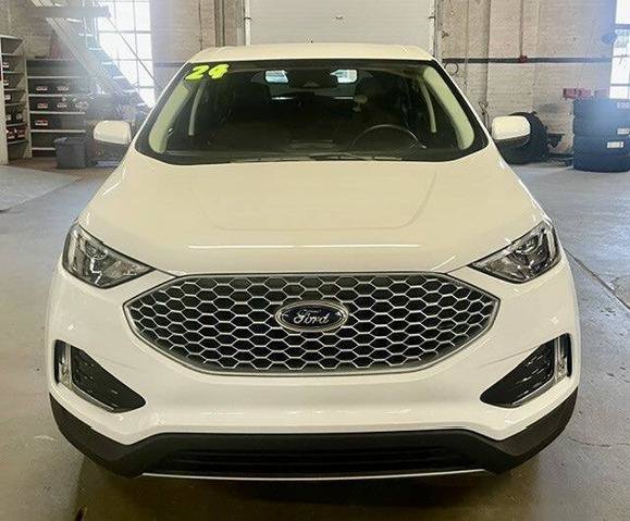 Certified 2024 Ford Edge SEL w/ Convenience Package AWD/4WD image 2