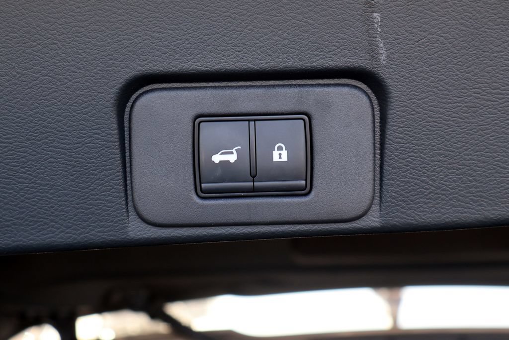 Used 2025 Nissan Rogue SV AWD/4WD image 24