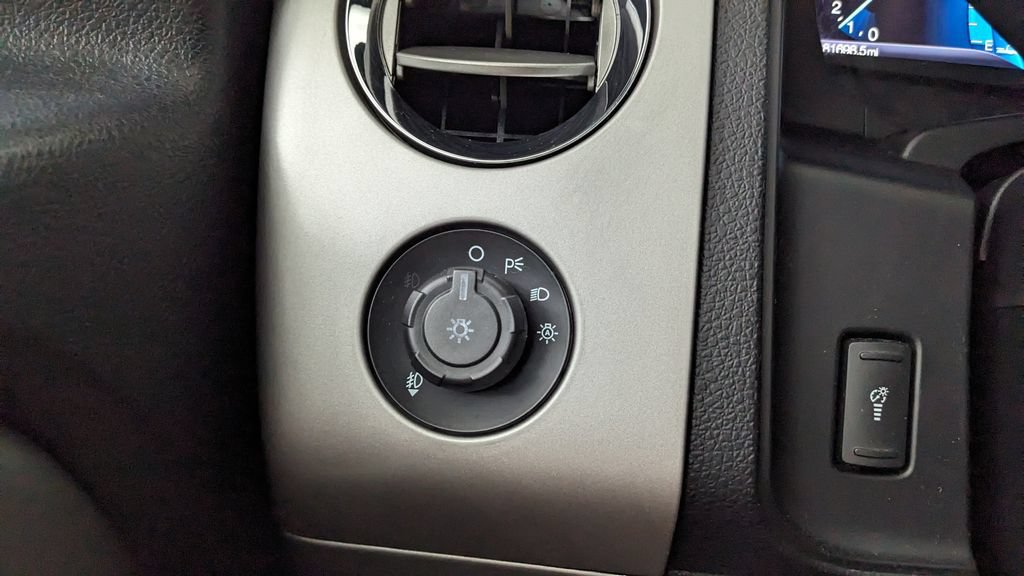 Certified 2017 Ford Expedition XLT w/ Equipment Group 202A AWD/4WD image 21