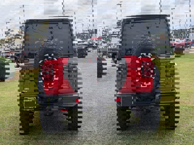 Used 2024 Jeep Wrangler Rubicon w/ Technology Group image 5