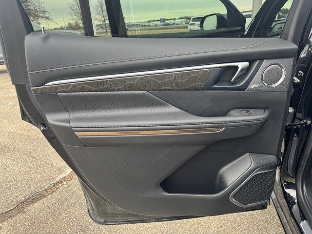 Used 2025 Buick Enclave Avenir w/ Trailering Package, 5000 lbs. image 26