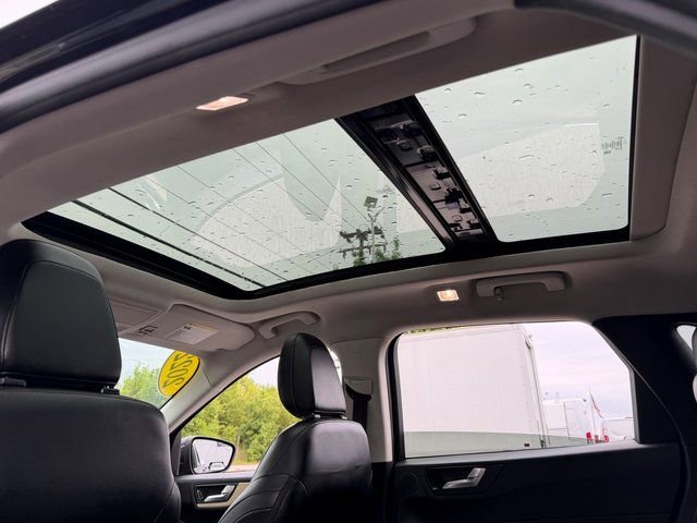 Certified 2022 Ford Escape Titanium w/ Titanium Elite Package AWD/4WD image 11