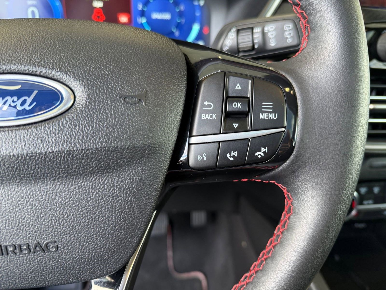 Certified 2022 Ford Escape SEL w/ SEL Stealth AWD Package image 27