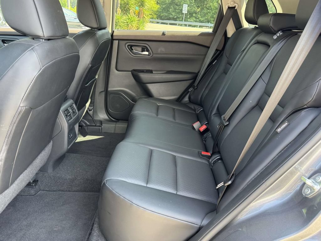 Used 2023 Nissan Rogue SV w/ SV Premium B Package AWD/4WD image 18