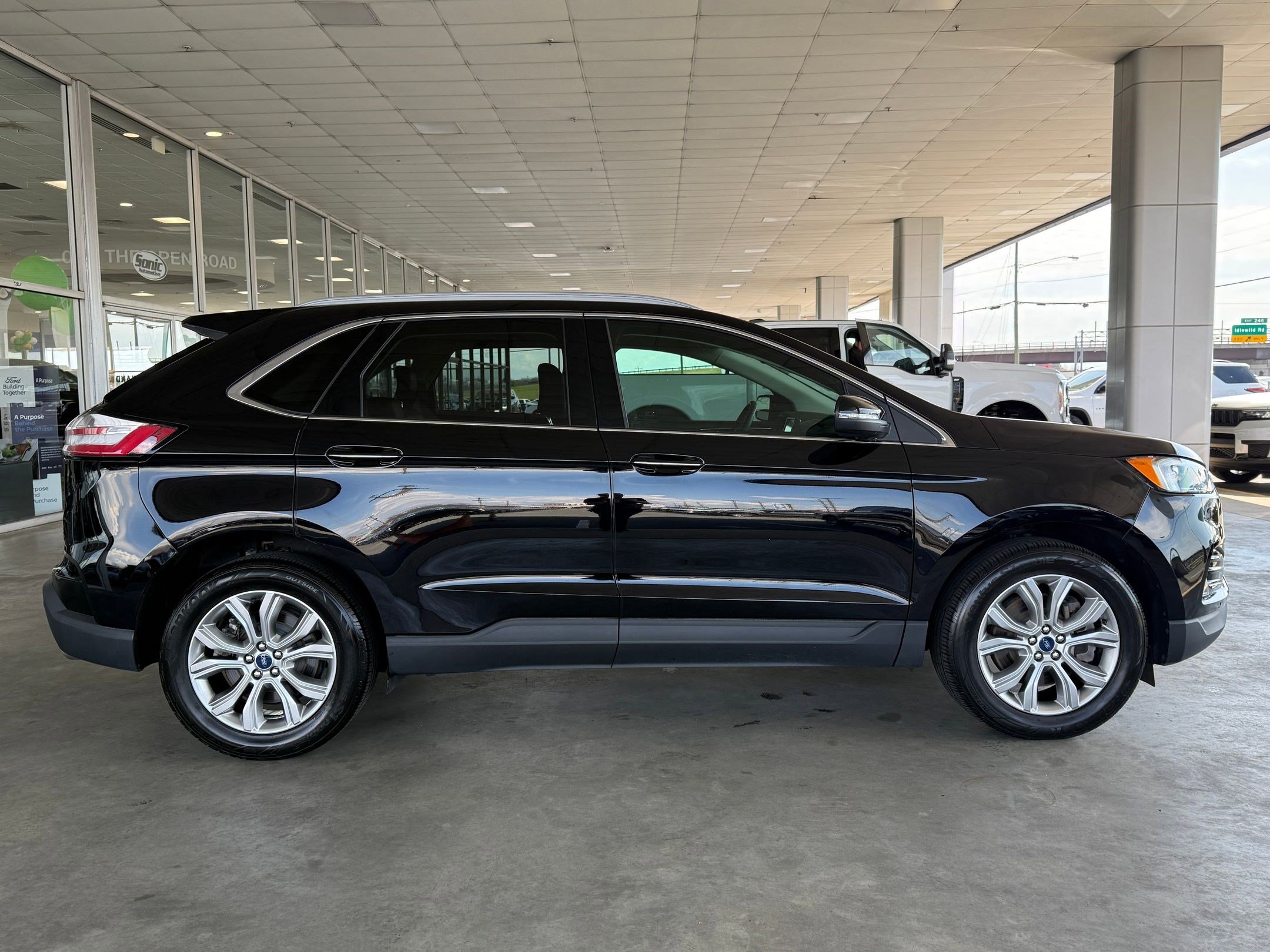 Certified 2022 Ford Edge Titanium w/ Cargo Accessory Package image 8