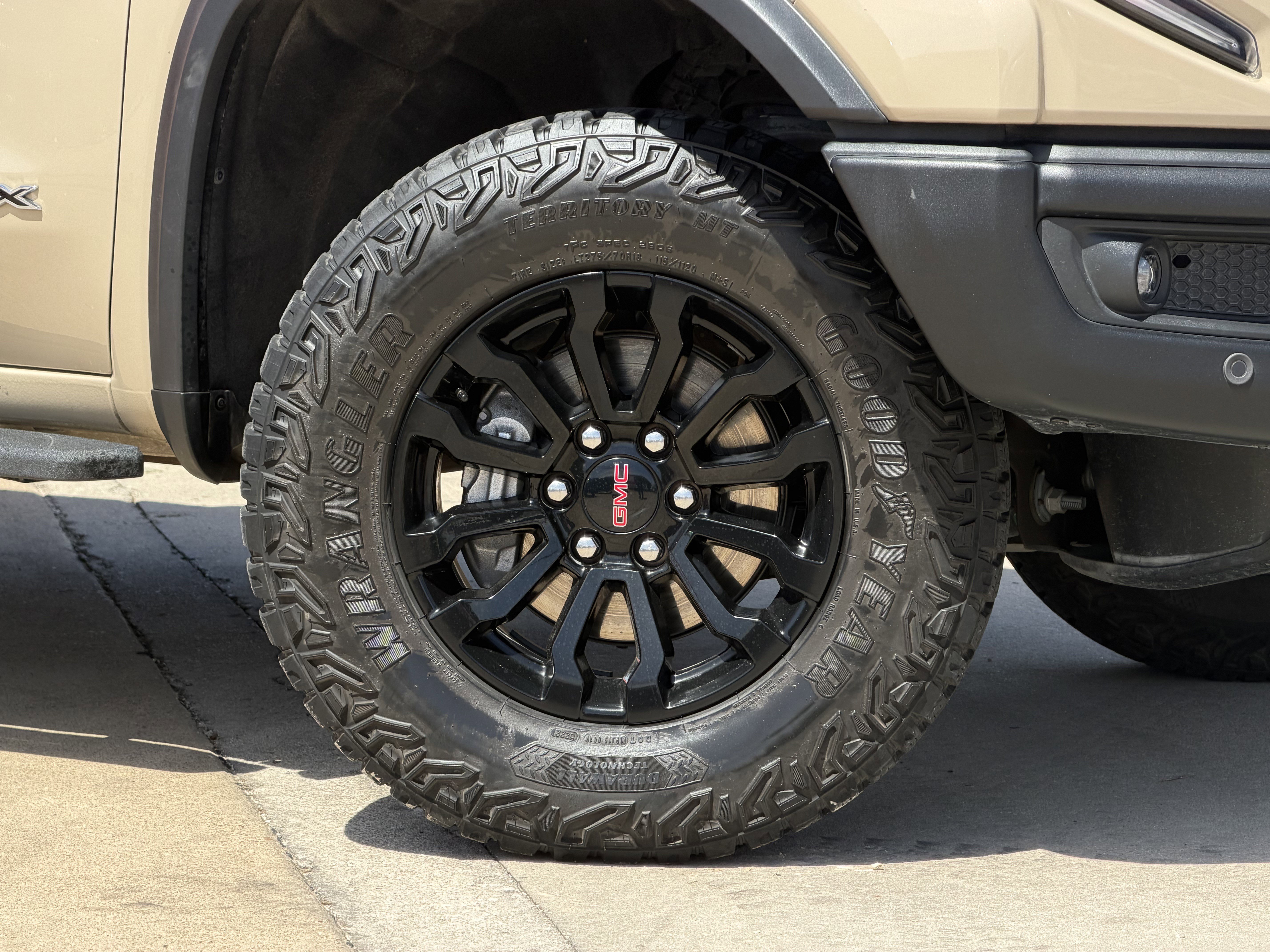 Used 2023 GMC Sierra 1500 AT4X AWD/4WD image 3