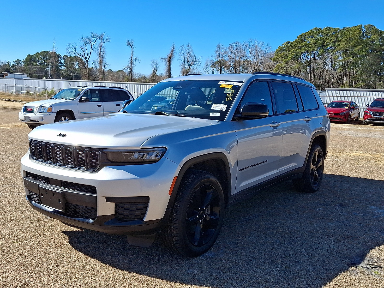 Used 2023 Jeep Grand Cherokee L Laredo image 3