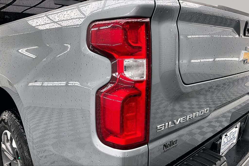 Used 2025 Chevrolet Silverado 1500 High Country w/ Technology Package AWD/4WD image 31