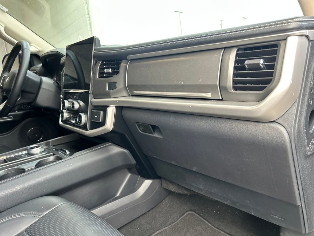 Certified 2024 Ford Expedition XLT image 16