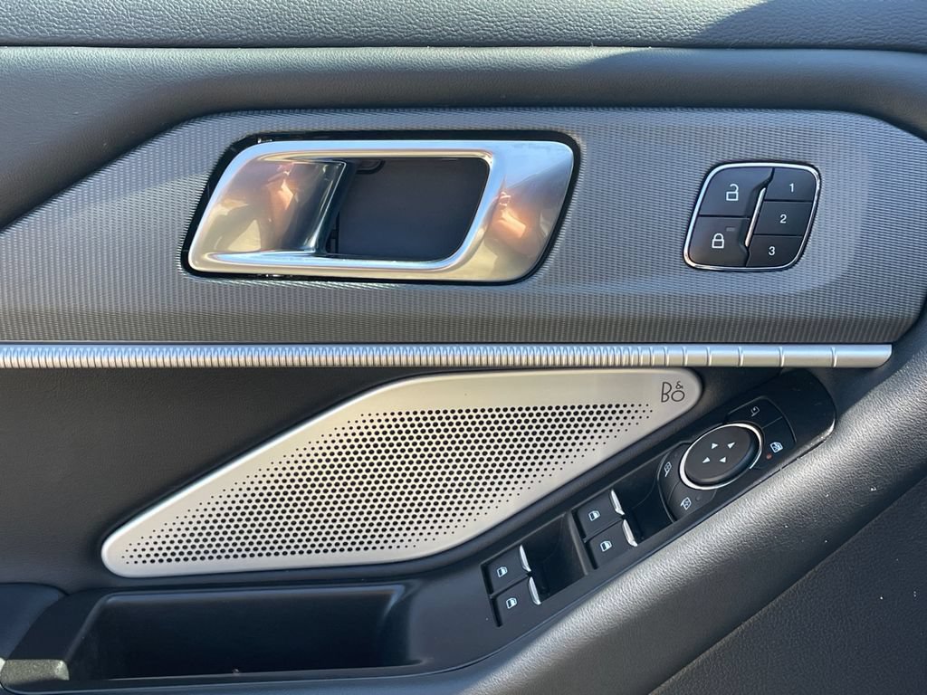 Certified 2025 Ford Explorer ST AWD/4WD image 18