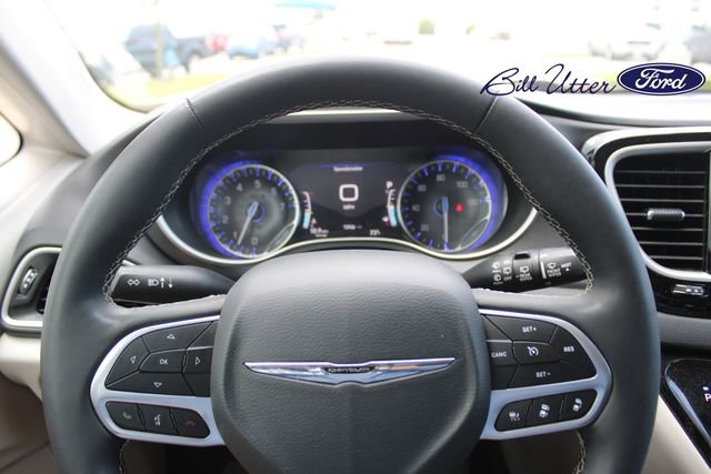 Used 2024 Chrysler Pacifica Touring-L FWD image 10