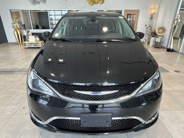 Used 2020 Chrysler Pacifica Touring image 8