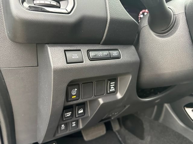 Used 2022 Nissan Frontier PRO-4X w/ Pro-4X Premium Package AWD/4WD image 39