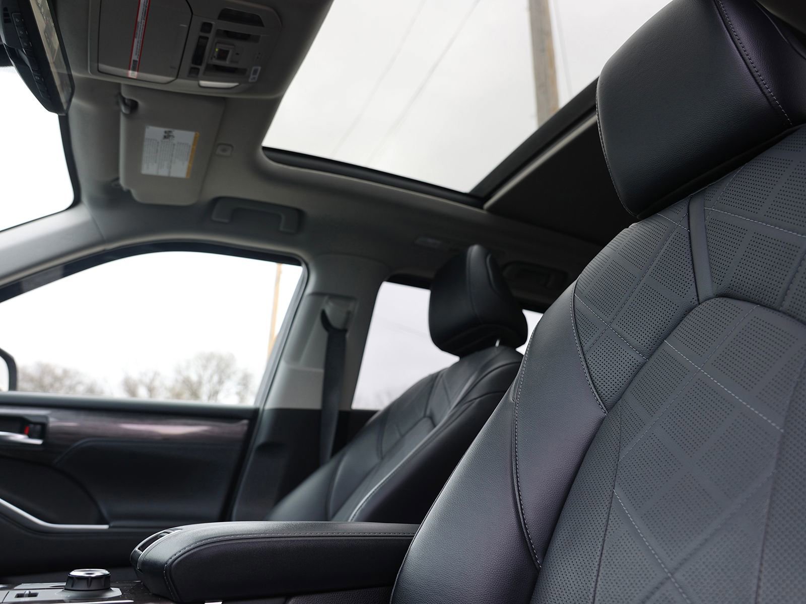 Used 2023 Toyota Highlander Platinum AWD/4WD image 25