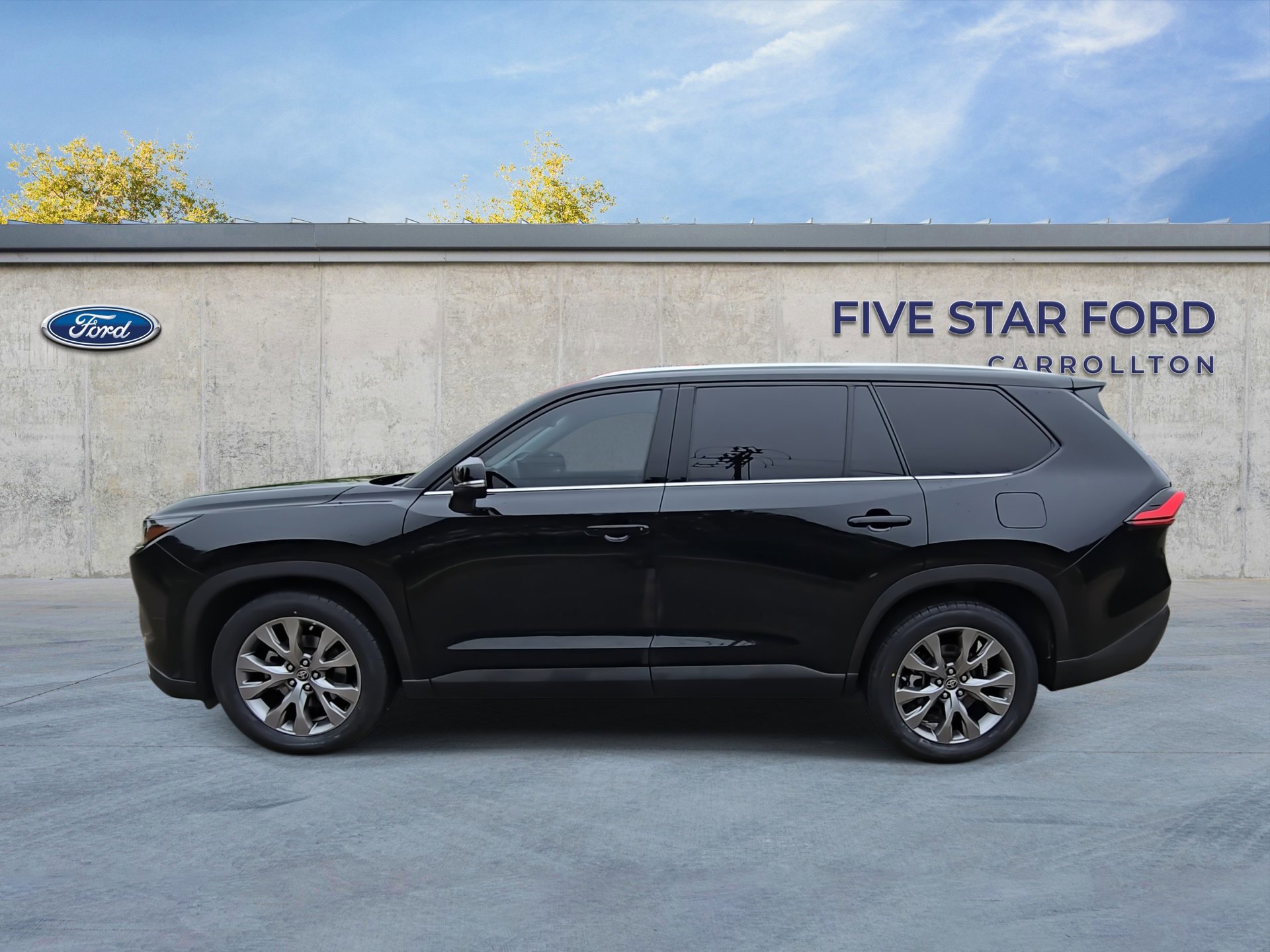 Used 2024 Toyota Grand Highlander Limited FWD image 2