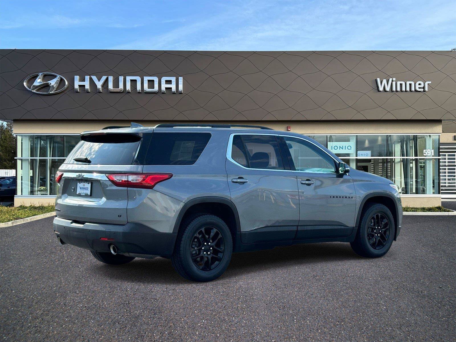 Used 2019 Chevrolet Traverse LT FWD image 5