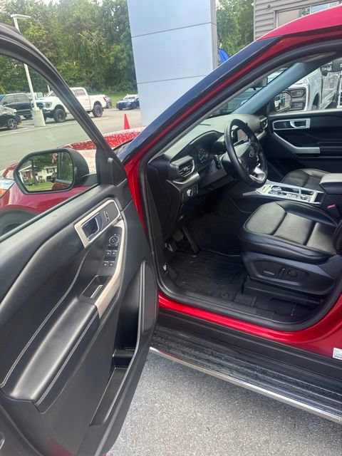 Certified 2022 Ford Explorer XLT w/ Equipment Group 202A AWD/4WD image 16