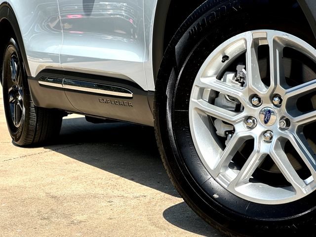 Certified 2025 Ford Explorer Active RWD image 7