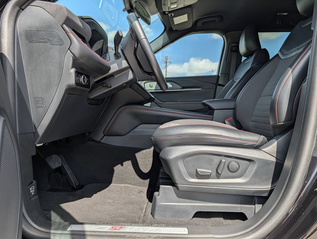 Certified 2025 Ford Explorer ST-Line w/ ST-Line Street Pack AWD/4WD image 9