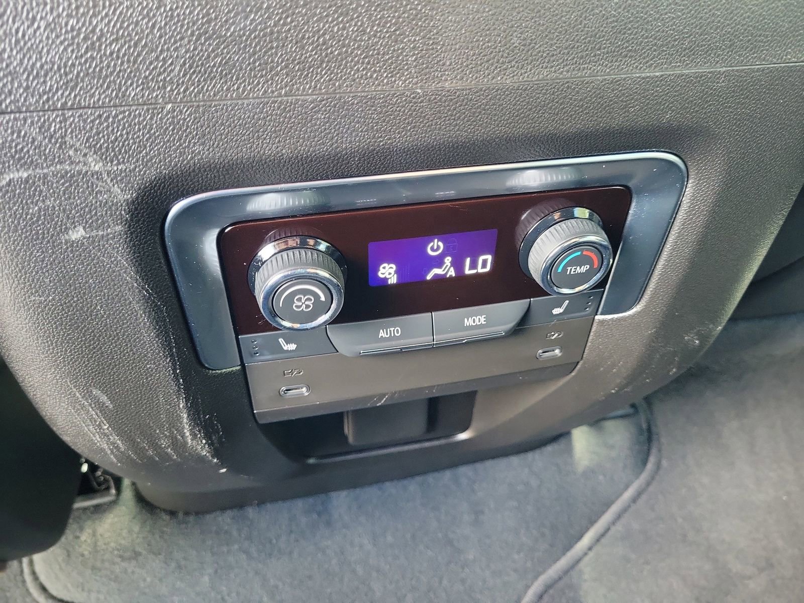 Used 2025 Chevrolet Suburban Premier AWD/4WD image 13