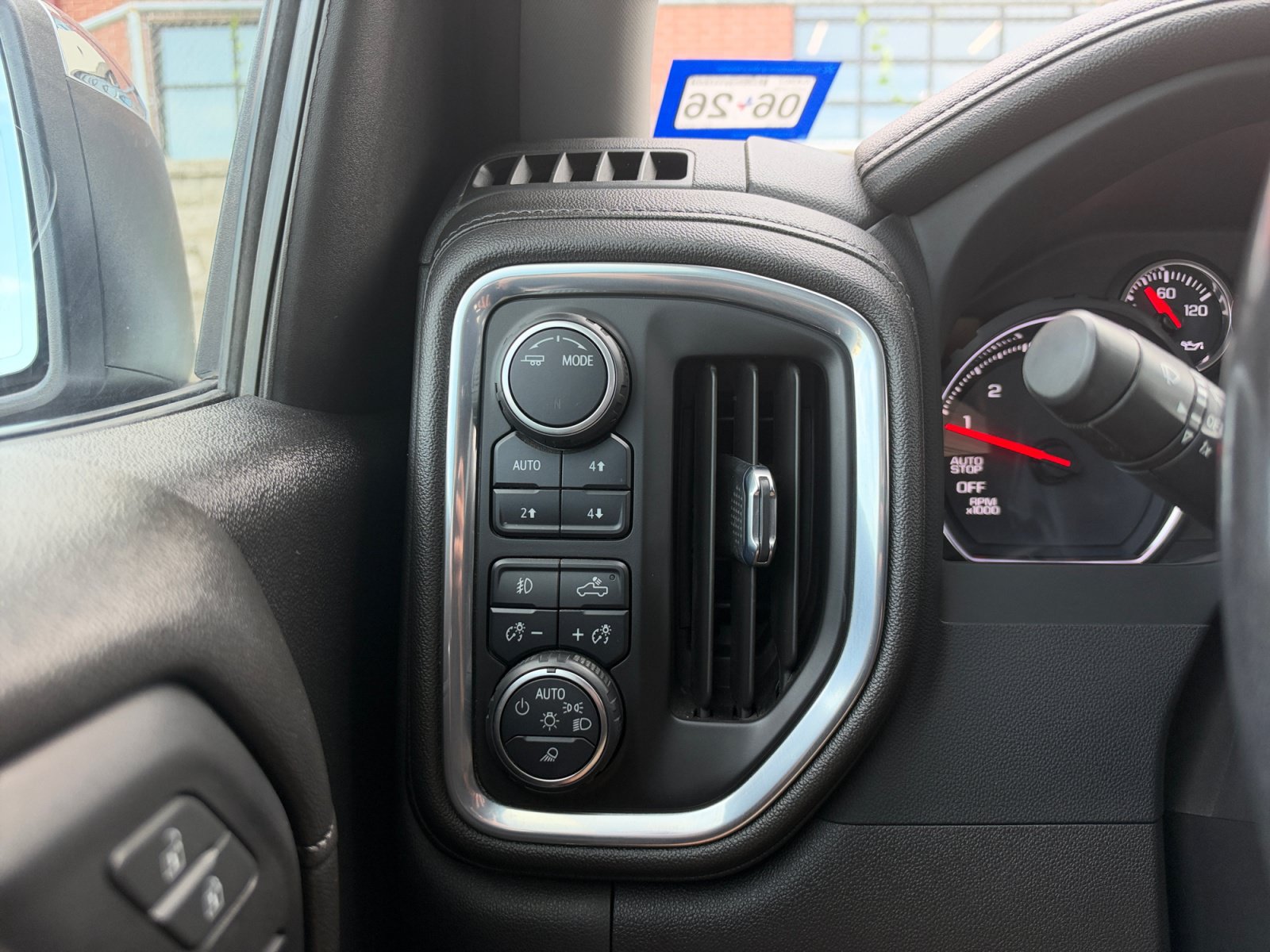 Used 2022 Chevrolet Silverado 1500 LTZ AWD/4WD image 21