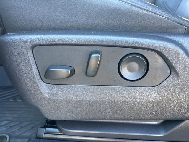 Used 2025 Chevrolet Silverado 2500 LTZ w/ LTZ Convenience Package image 16